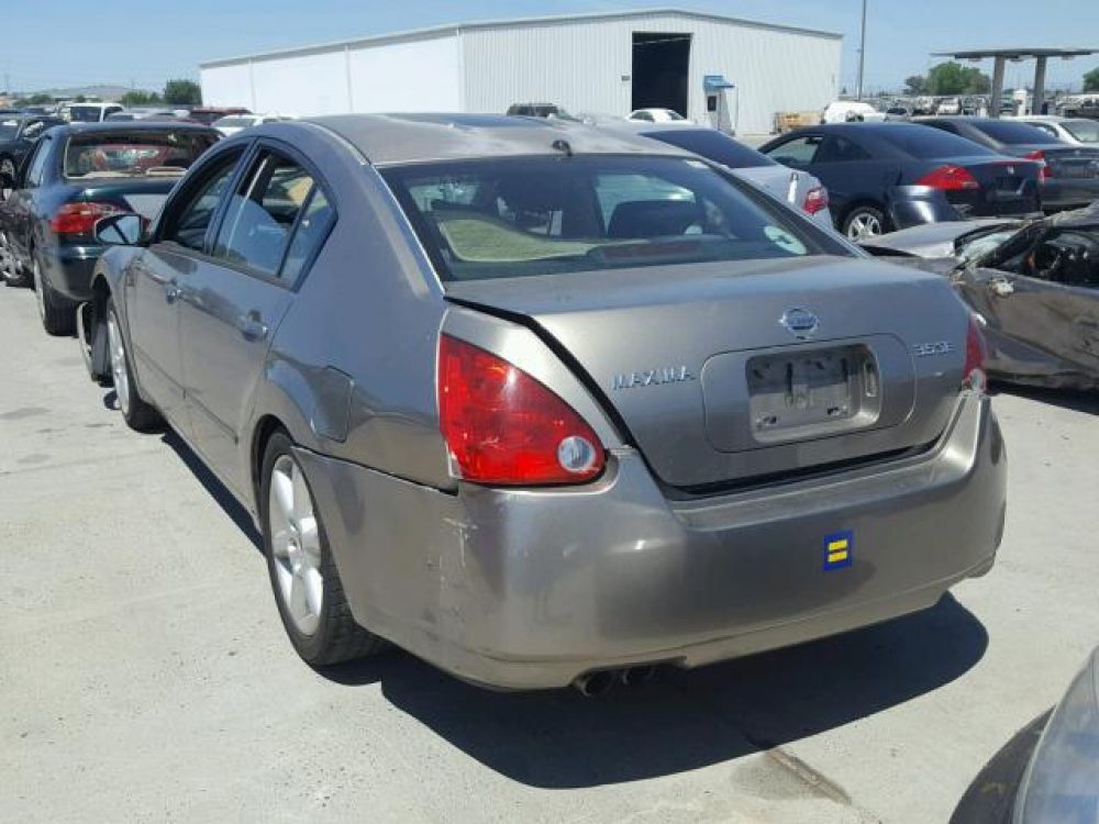 2005 Nissan Maxima SE (FOR PARTS) - Image 2