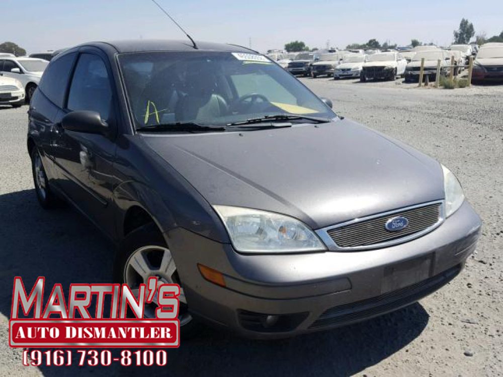 2007 Ford Focus ZX3  (FOR PARTS)