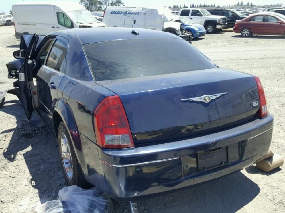 2007 Chrysler 300 Touring (FOR PARTS) - Image 4