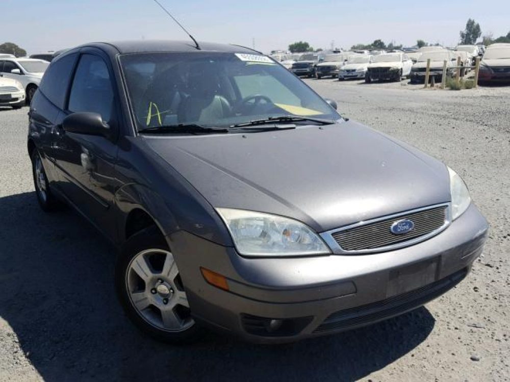 2007 Ford Focus ZX3  (FOR PARTS) - Image 7