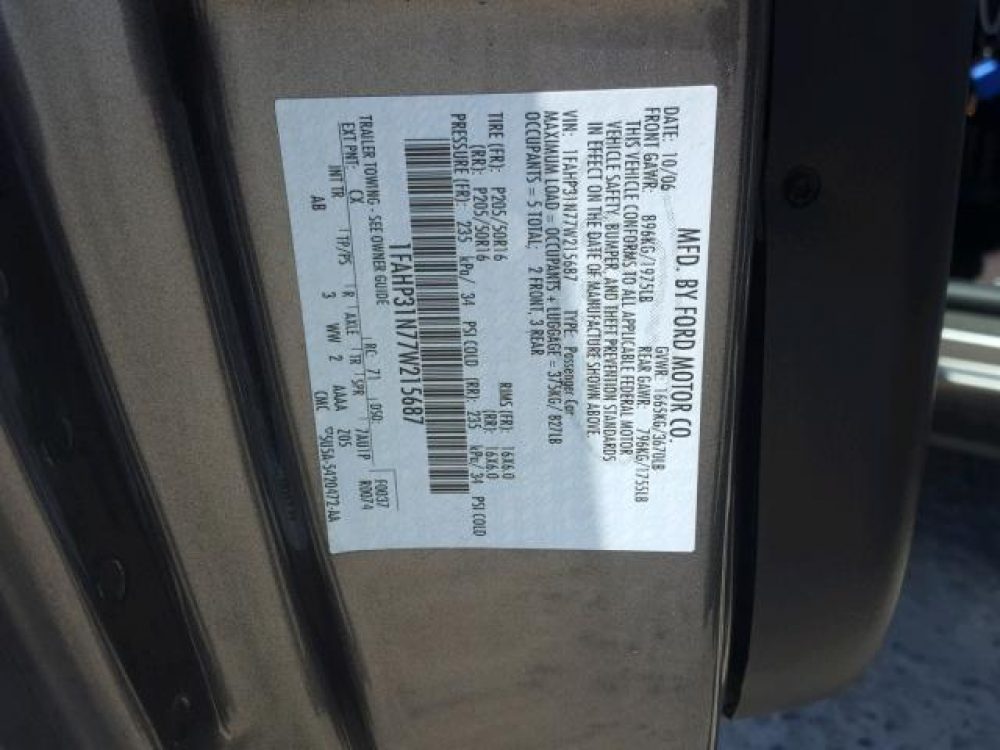 2007 Ford Focus ZX3  (FOR PARTS) - Image 8