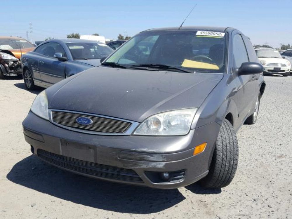 2007 Ford Focus ZX3  (FOR PARTS) - Image 10