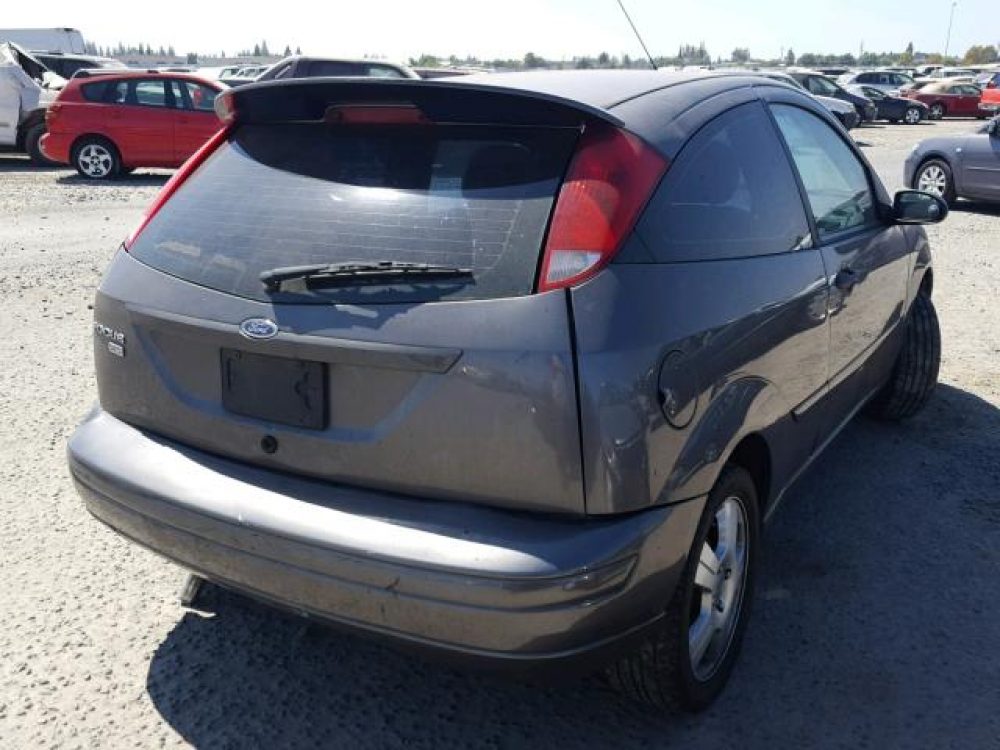 2007 Ford Focus ZX3  (FOR PARTS) - Image 9