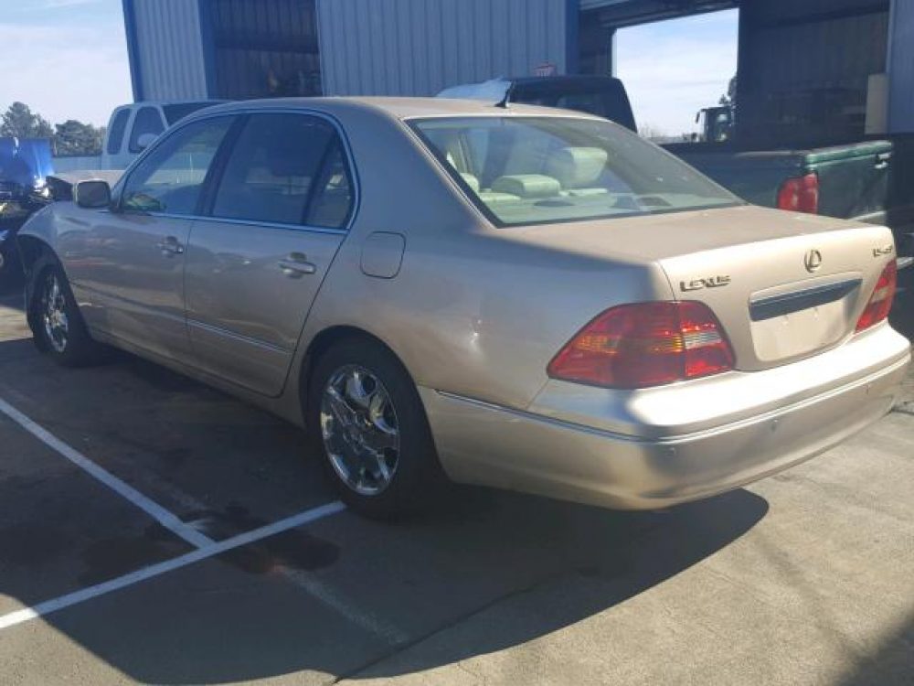 2001 Lexus LS 430 (FOR PARTS) - Image 2