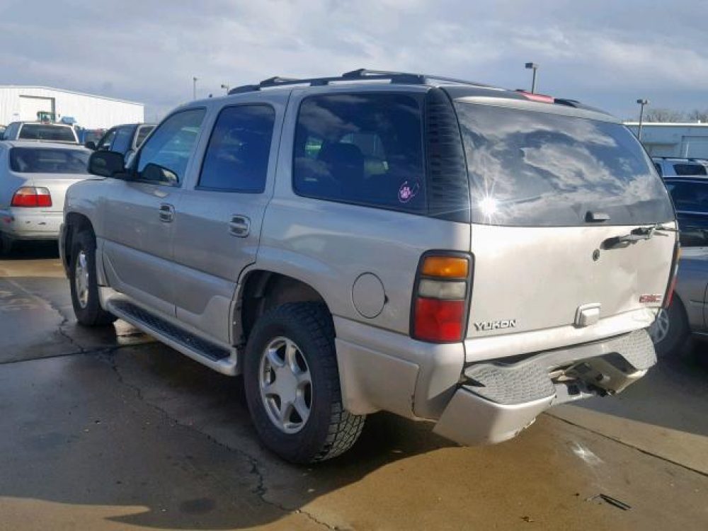 2006 GMC Yukon Denali (FOR PARTS) - Image 11