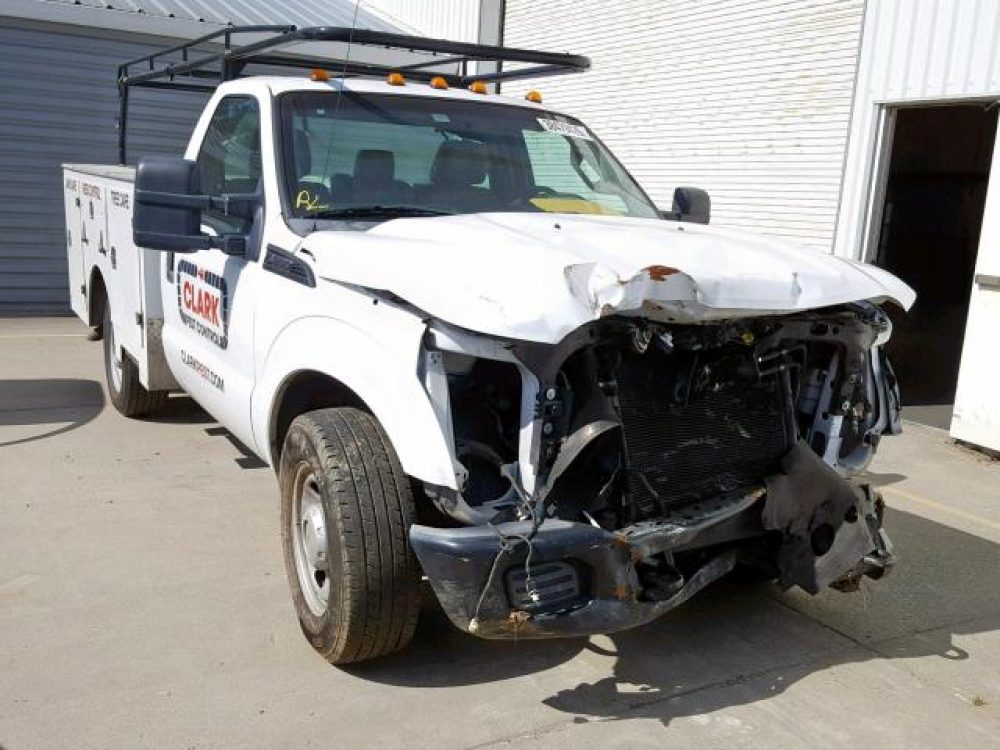 2011 Ford F350 Super Duty  (FOR PARTS) - Image 2