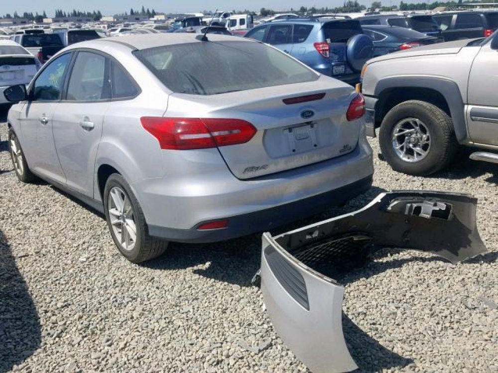 2015 Ford Focus SE (FOR PARTS) - Image 3