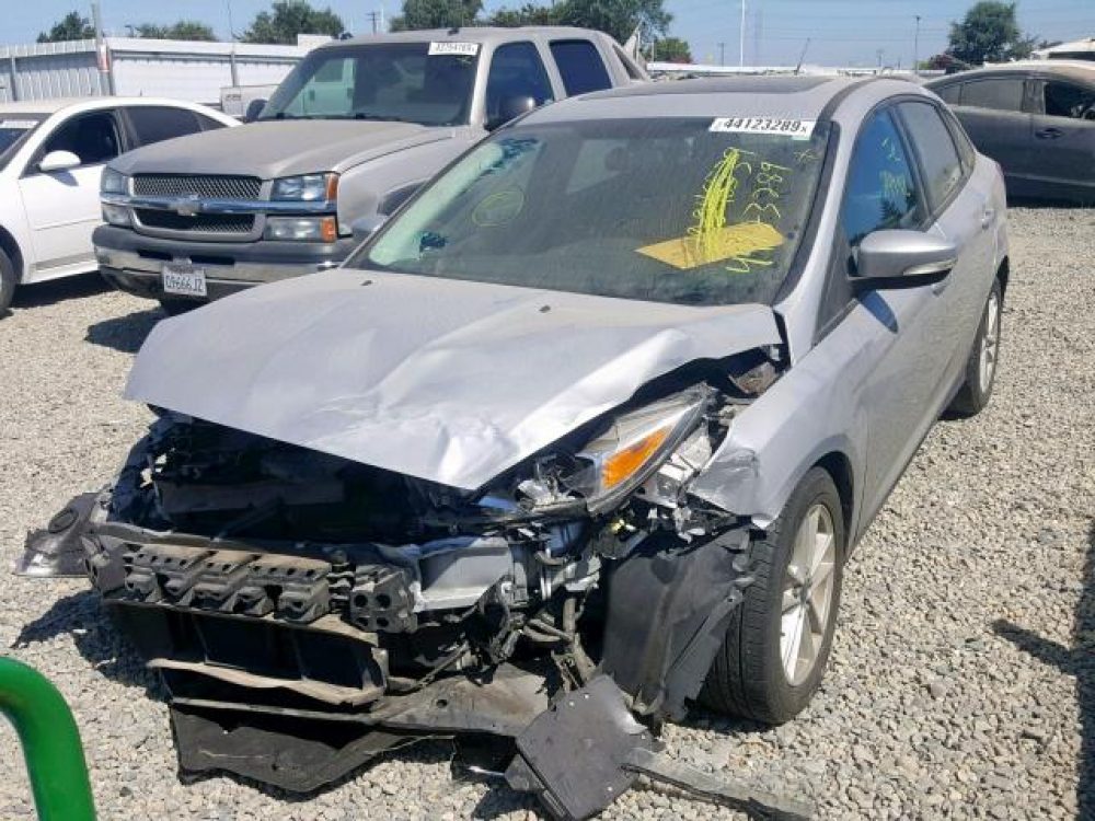 2015 Ford Focus SE (FOR PARTS) - Image 9