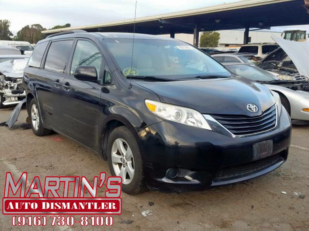 2012 Toyota Sienna LE   (FOR PARTS)