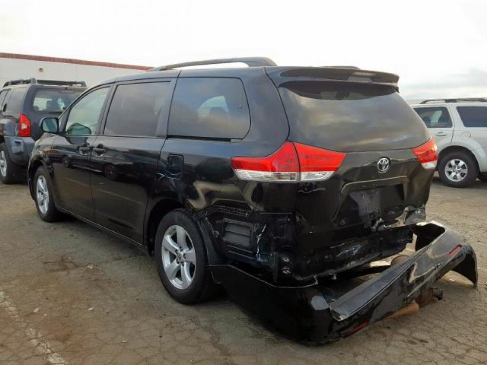 2012 Toyota Sienna LE   (FOR PARTS) - Image 7